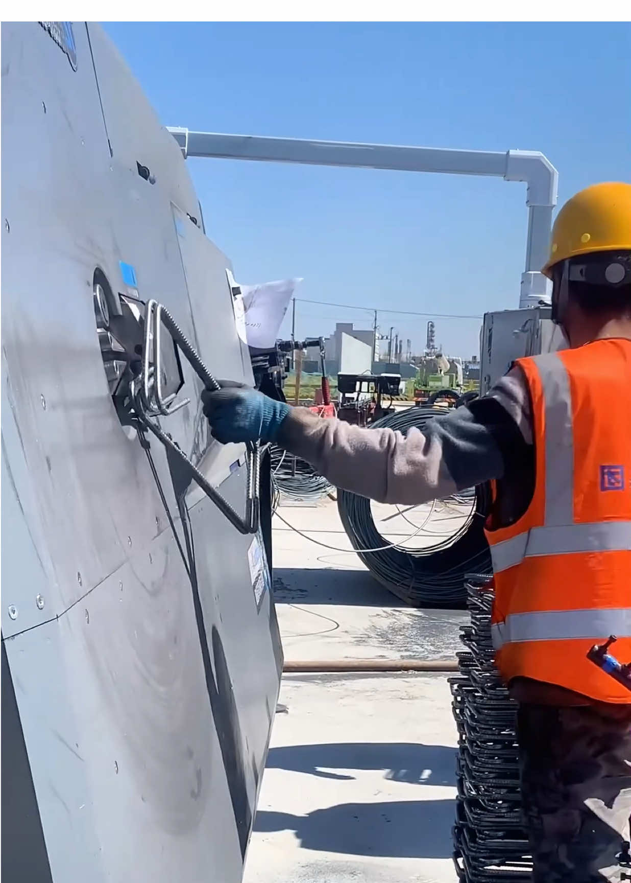 Rebar stirrup bending machine high speed #rebarbender #stirrupbender #stirrupbendingmachine #stirrupbending #rebarbendingmachine #bendingmachine #machine #tiktok #fyp #foryou #foryourpage 