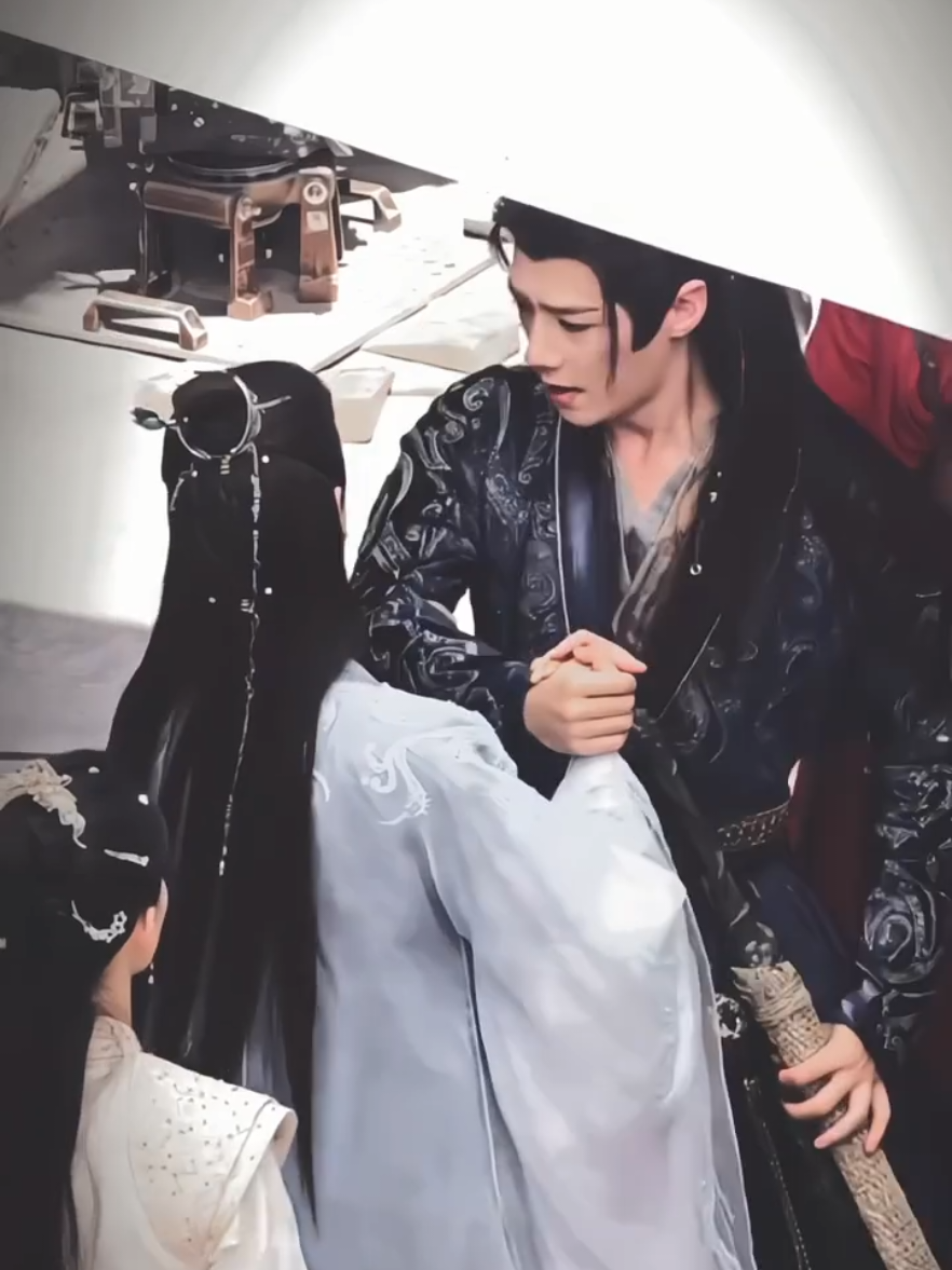 Luo Yunxi x Fangyilun so close😍🫶🏻✨ Tittle: 魅影神捕/Shadow Punisher Director: Steve Cheng (The Untamed) Network: Iqiyi Adapted novel: Based on 
