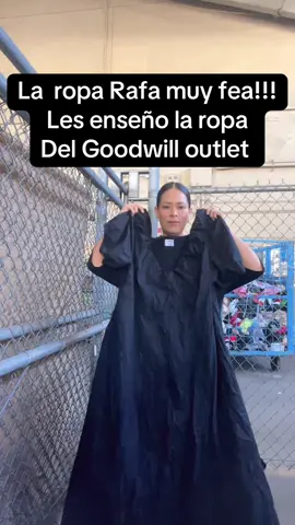 La ropa muy fea!! Esto es loque encontré en el Goodwill outlet #viraltiktok #emprendimiento #tiktokviral #secondhand #pyfツ 