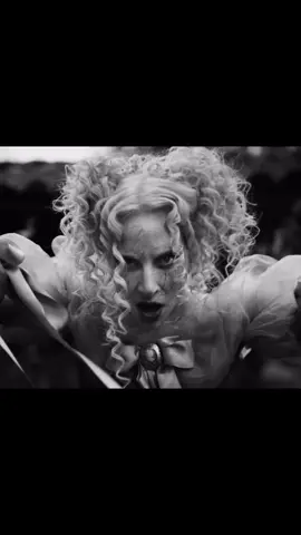 SHE LOOKS SO GOOD WTF BRO WHAT THE HELL IM LEARNING THIS CHOREO RN I HAVE TO. #ladygaga #deaddance #newsong #MAYHEM #danceordie 