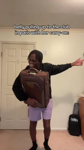 how tf did she get in with her SUITCASE?? 😭 #thesummeriturnedpretty 