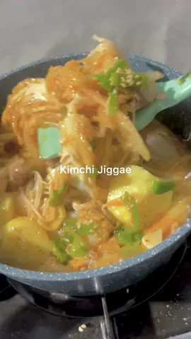 KIMCHI JIGGAE 💙 sup ter-simple tapi enaaaak  silahkan di recook guyss! 🥰 #EasyRecipe #homecooking #kimchirecipe #kimchi 