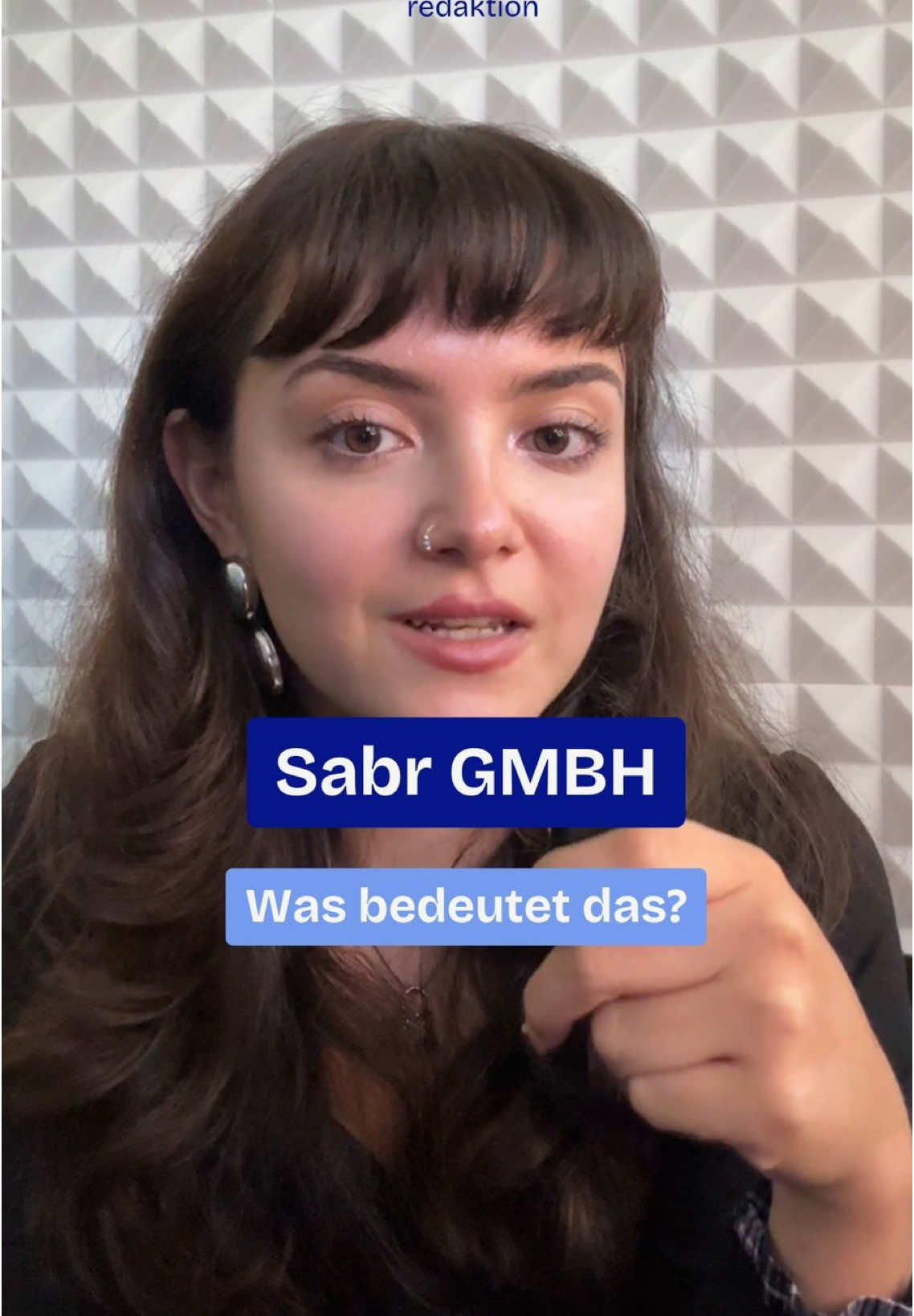 Auf Kosten von Frauen kursiert dieser sexistische „Witz“ in Kommentarspalten. Hast du „Sabr GMBH“ schon einmal gelesen? 🕊️ Beitrag: @umusch Unabhängiger Journalismus wird in den nächsten Jahren noch wichtiger werden. Damit wir unsere Zukunft langfristig sichern können, brauchen wir Abos. Wenn ihr ein Steady-Abo abschließt, bekommt ihr exklusive Inhalte und unterstützt unsere junge Redaktion. Link in Bio 💕