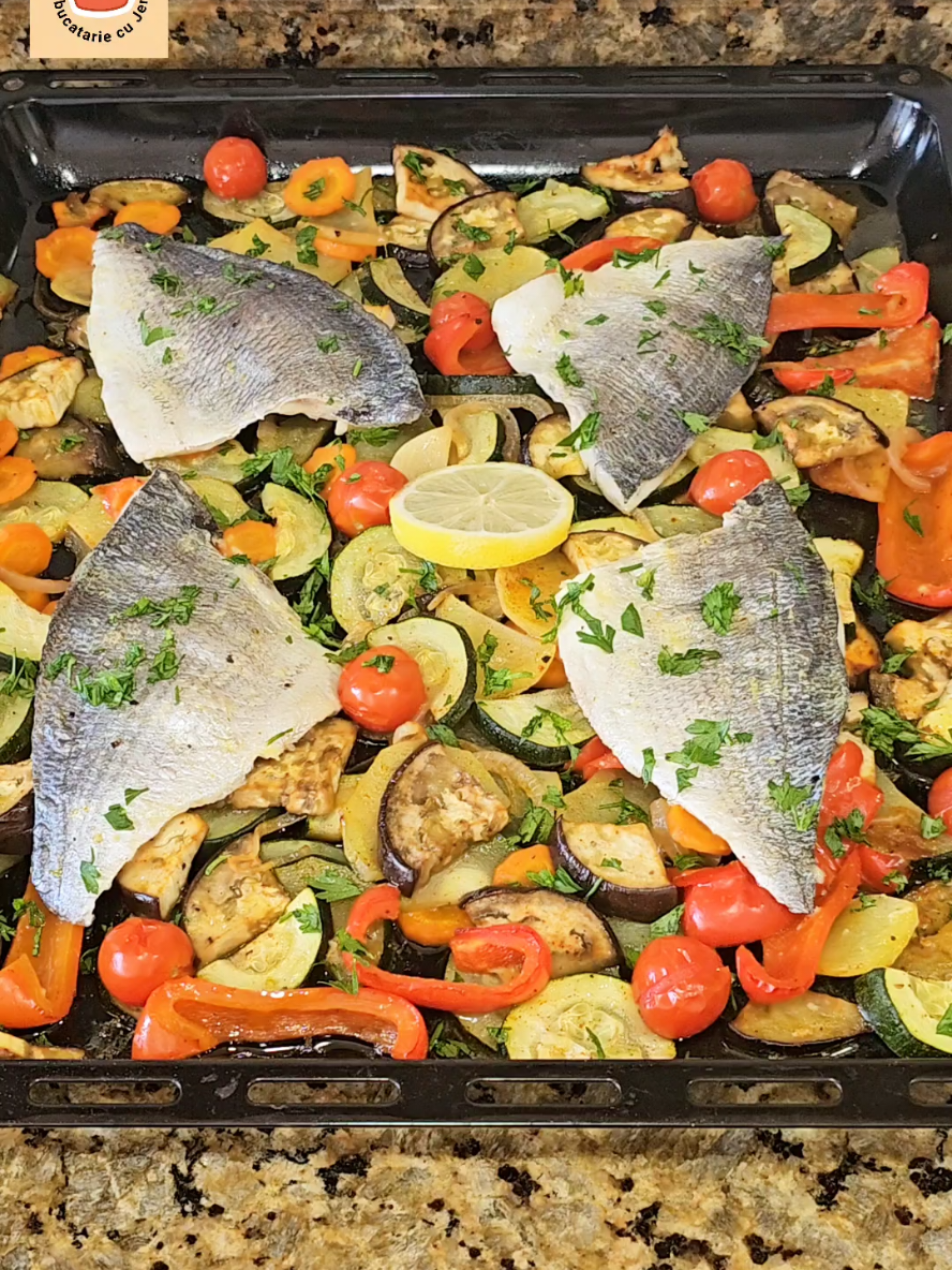 Slabeste mancand bine si sanatos! Pește cu legume la cuptor  #retetesimple #foryou #fyp #inbucatariecujenny8 #yummyfood 