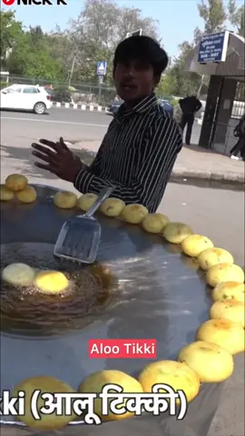 🇮🇳American Eats Indian Street Food (Aloo Tikki, how is it) #indianstreetfood #alootikki #newdelhi