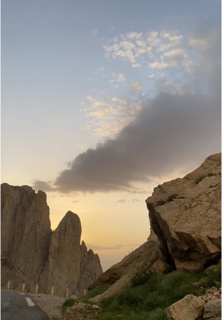 📍Main du juif  #nature #naturevibes #algeria #sky #montain #fyp 