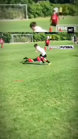#footballtiktok#footballskills#pourtoi#faitemoipercewesh #1millionviews 