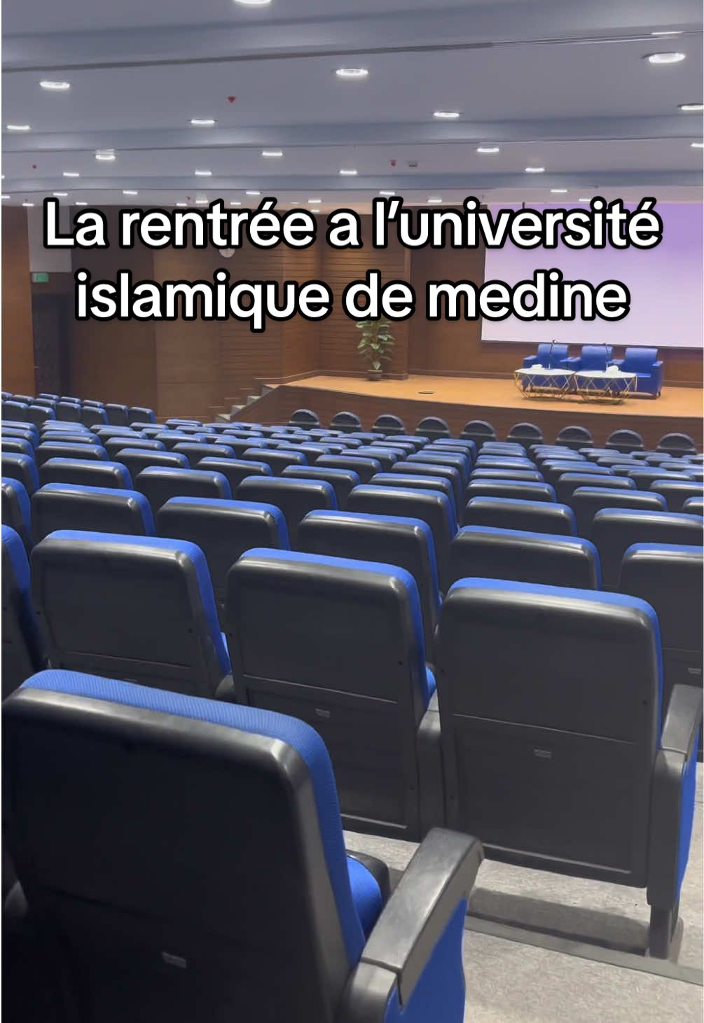 C’est la rentrer à l’université islamique de medine je vous montre les salles de classes et les bâtiment                                #universite #medine #universiteislamiquedemedine 