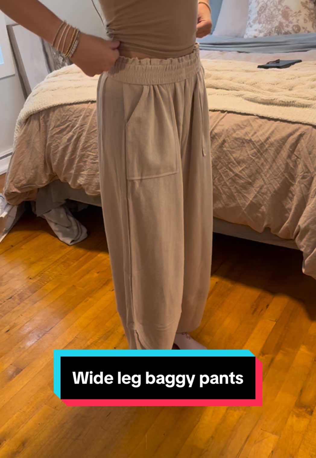 Cute and comfortable baggy pants. Lightweight and soft material. #baggypants #widelegbaggypants #loungepants 