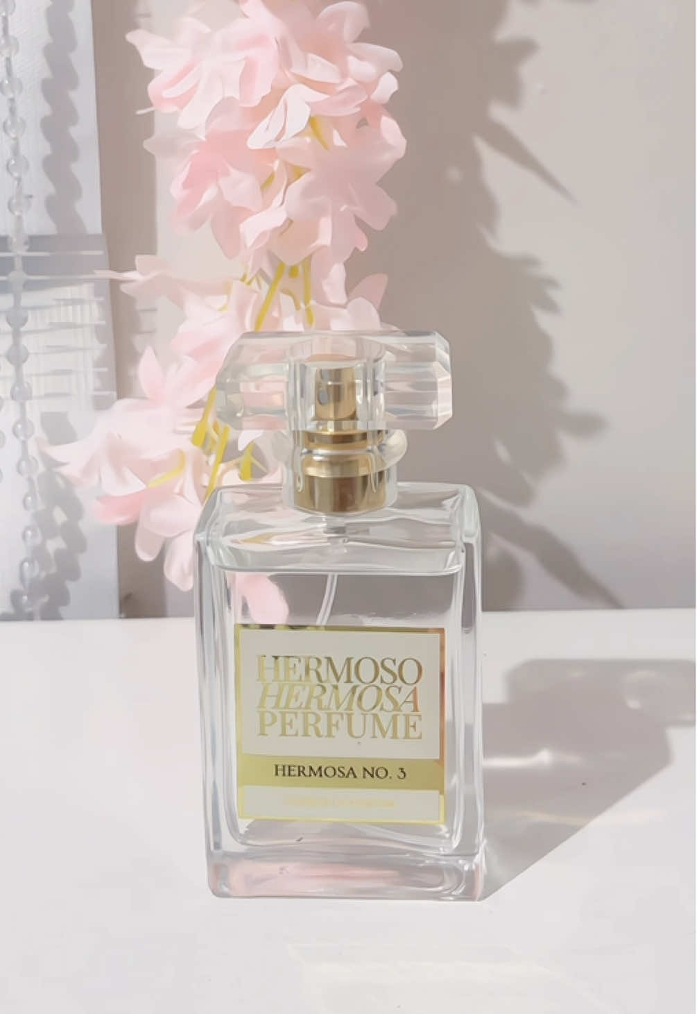 your vibe isn’t complete without the right scent🤌 @Hermoso & Hermosa Perfume #perfume #perfumetok #fragrancetok #prettygirlperfume #cleangirlperfume 