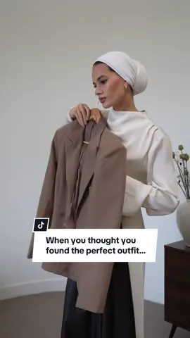 When I’ve spent hours putting together the perfect outfit and I forgot to find the matching hijab 😩 Who knows the struggle? #modestfashion#london#hijab#hijabstruggles#turbanstyle#relatable#jasminxomar#jasminomar 