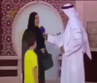بعيد عن اللغط الّي صاير على الشاعر #سفر_الدغيلبي ، تذكرت هالفيديو للمذيع المخضرم سعد الخلف لما استضاف زوجة حفيد #ابن_مهيد ، وعجبني سرعة البديهة الّي عنده ومخزون المعلومات التاريخية والشعرية. #مصوت_بالعشا #عتيبة #الفدعان