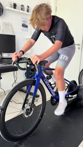 Dubai heat is real, but my indoor training just got a serious upgrade with the KICKR Headwind. Staying cool means longer, harder sessions without overheating. Anyone who’s done indoor cycling knows the struggle. Who else has tried the Headwind fan?