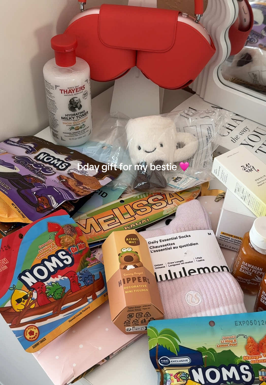 what i got for my bestie’s bday!! hawaii goodies + girly things 🩷 #giftideas #gift #birthdaygift #jellycat #birthday @Jellycat @Kauai Juice Co @Hawaii Candy Factory 