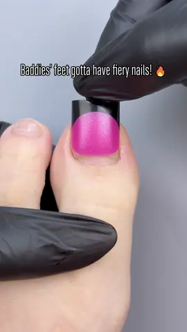Hot pink + black = UNBEATABLE combo! Ready to slay in sandals 👀💖TC #BaddieNails #NailGoals #PediSlay #nailart #toenail 
