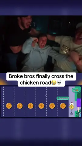 Broke bros finally cross the chicken road😭💀 😭💀#kickstreaming #fypシ゚ #chicken 