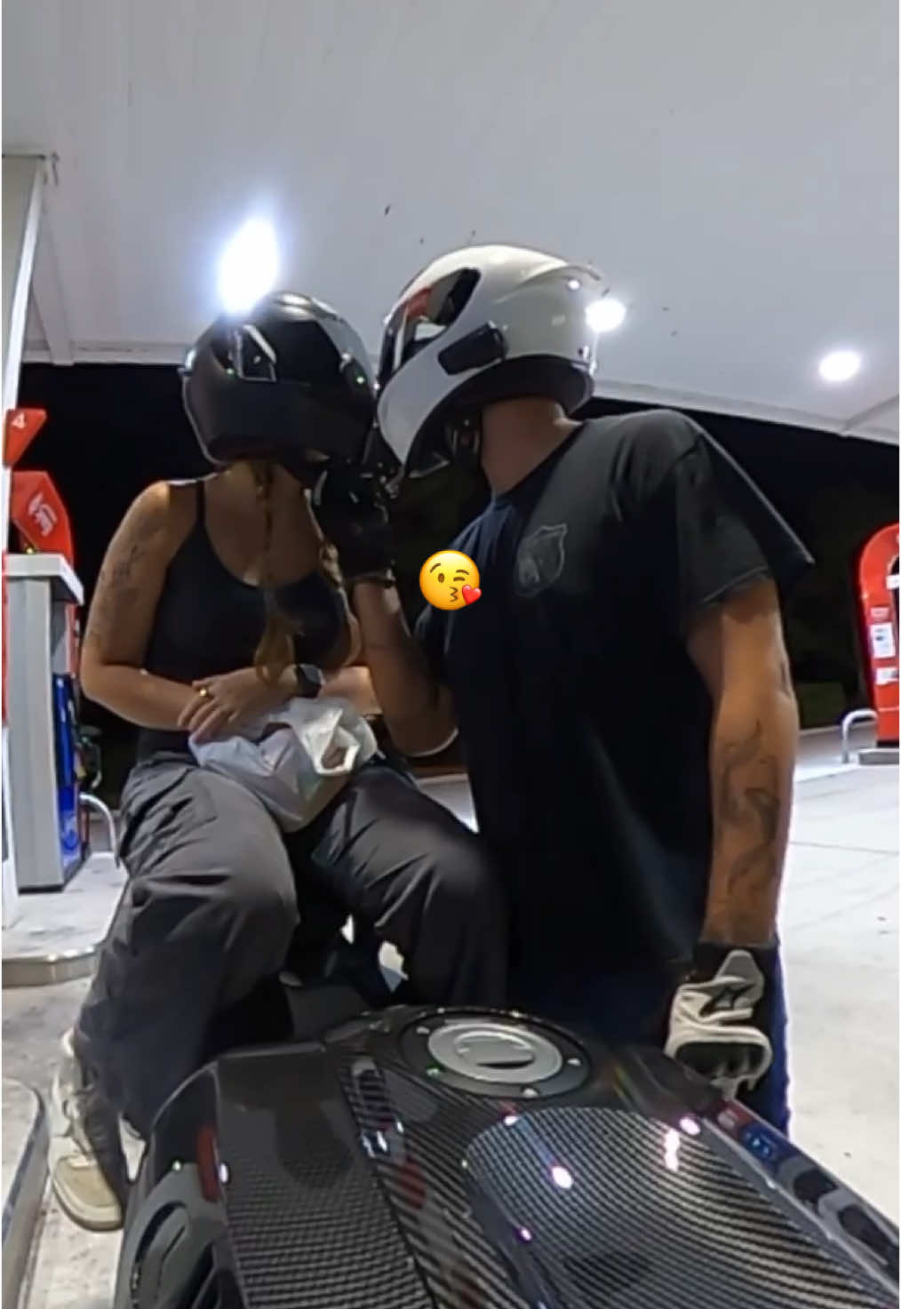That move always wins 😁 @katharines.life #biker #biketok #couple #BookTok #couplegoals 