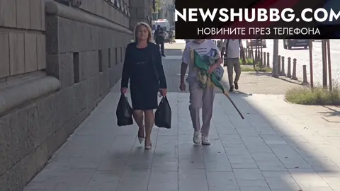 Партия „Величие“ и граждани на протест пред парламента: оспорват легитимността на Народното събрание( видео) 📢🇧🇬 Пред сградата на Народното събрание в София се проведе протест под надслов „Легитимното Народно събрание на българския народ против нелегитимно избран парламент“. Демонстрацията събра граждани, които изразиха несъгласие с начина, по който е формиран настоящият парламент, и поставиха под съмнение неговата легитимност. В проявата се включи и цялата парламентарна група на партия „Величие“, заедно с лидера ѝ Ивелин Михайлов. Представителите на формацията заявиха, че застават зад исканията на протестиращите и настояха за повече прозрачност и почтеност в политическия процес. Видео: newshubbg.com #Протест #Парламент #Граждани #Величие #Легитимност 