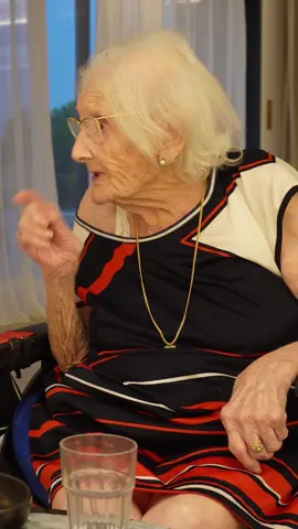 Nouvelle vidéo YouTube : Mel VS Fernande on devine le goût des chips 🥔🤨😋 Chaîne YouTube : @melouwlm  #clipyoutube #degustation #grandma 