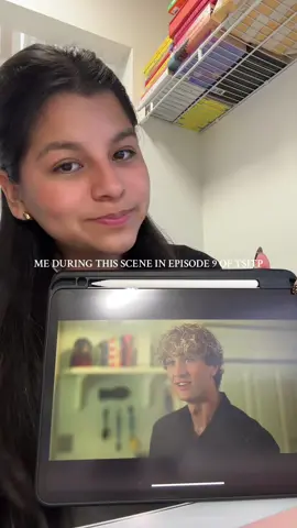 Me during this kitchen scene… I know Jeremiah is hurt 💔 but the “She didn’t choose me, but she didn’t pick you either” almost made me want to jump through the screen @Jenny Han @Prime Video @the summer i turned pretty  #tsitp #tsitpseason3 #tsitpepisode9