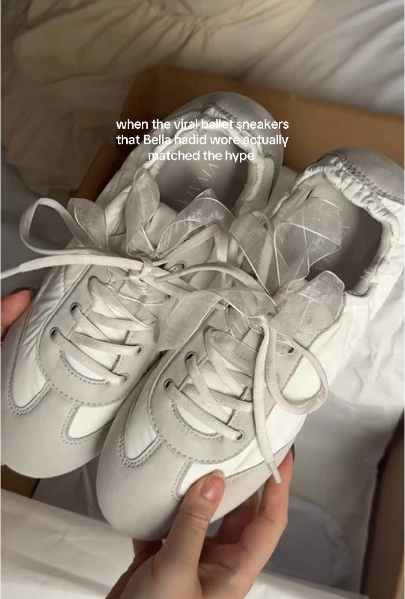 These ballet sneakers are so comfortable and actually fit perfectly, but not to mention they literally go with every outfit. I’m actually obsessed with these 😭😭 @VIVAIA  #balletshoes #vivaia #fallshoes #everydayshoes 