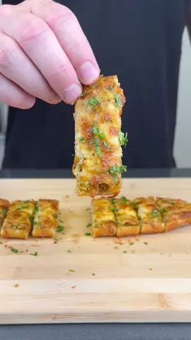 Cheesy Garlic Bread 🥖 Ingredients: - Bread - Roasted garlic (1h in the oven at 135°C) - Soft butter - Salt, pepper, smoked paprika - Coriander/parsley - Cheese (I use mozzarella)  #garlicbread #FoodTok #EasyRecipe #comfortfood #buttertok     