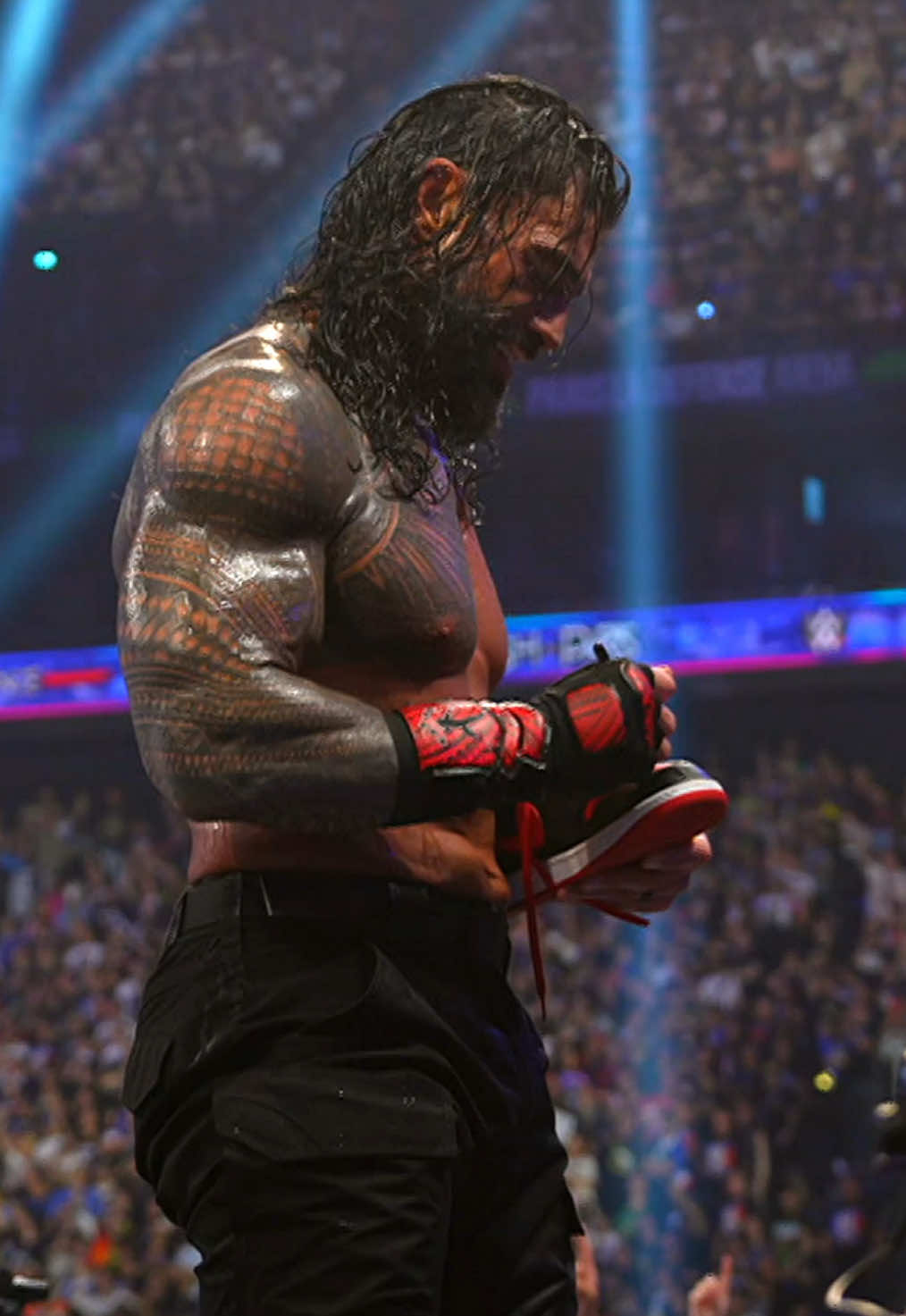 that's one heck of a souvenir! ☝️👟 #WWE #RomanReigns