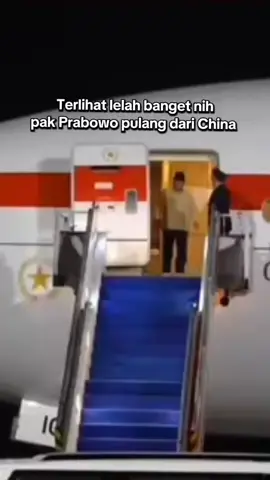 Terlihat lelah banget nih pak Prabowo pulang dari China  #fyp #viral 