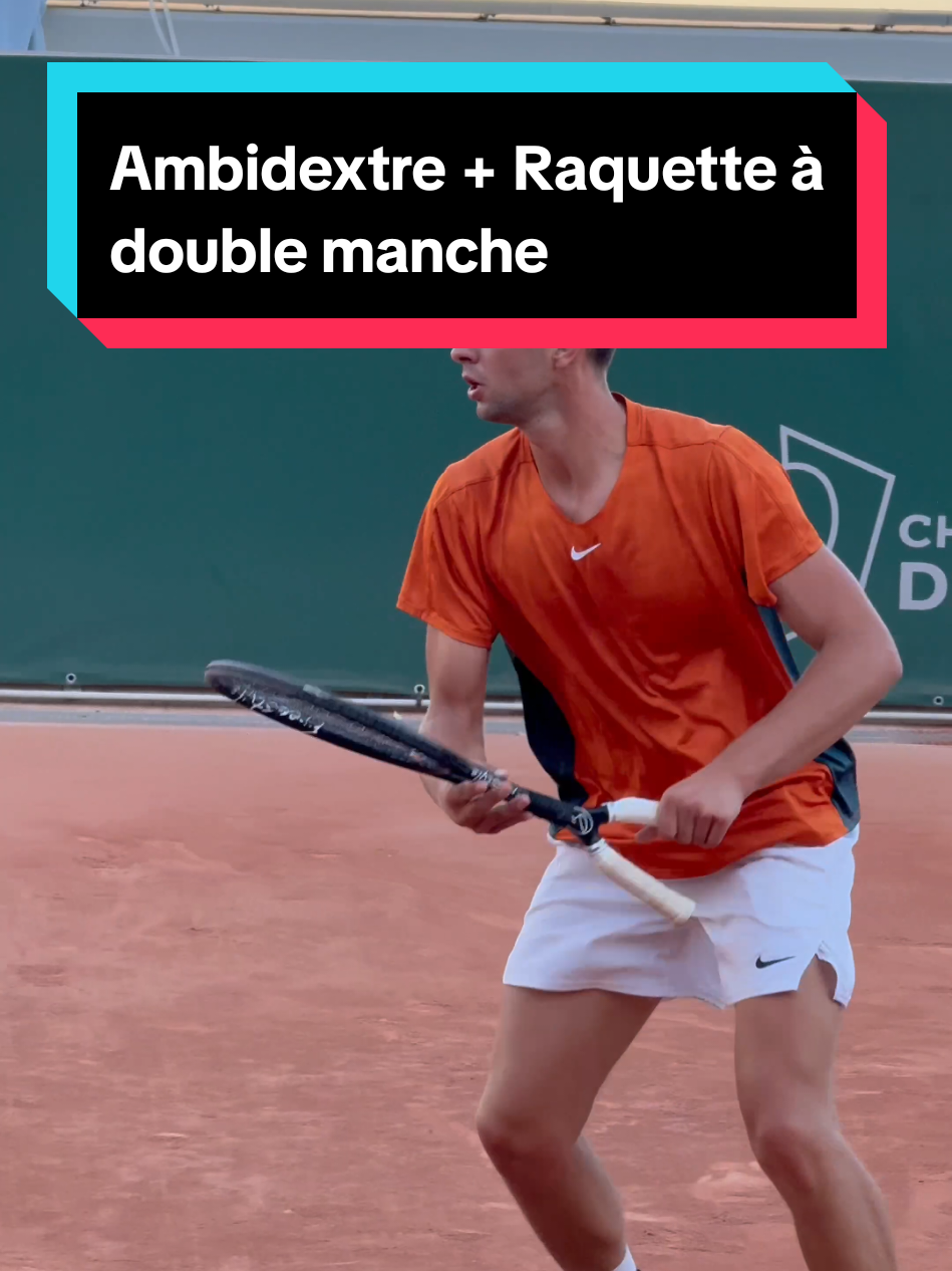 👀 Ambidextre + Raquette à double manche ! Marko Maric, classé 0 🇫🇷 ne fait quasiment que des coups droits (et quelques revees slicés aussi) et il joue avec une raquette à deux manches.  Il disputait il y a quelques jours le championnat de France 2e série au Roland-Garros Tennis Club.  #tennis #tennislegend #tenis #championnatdefrance 