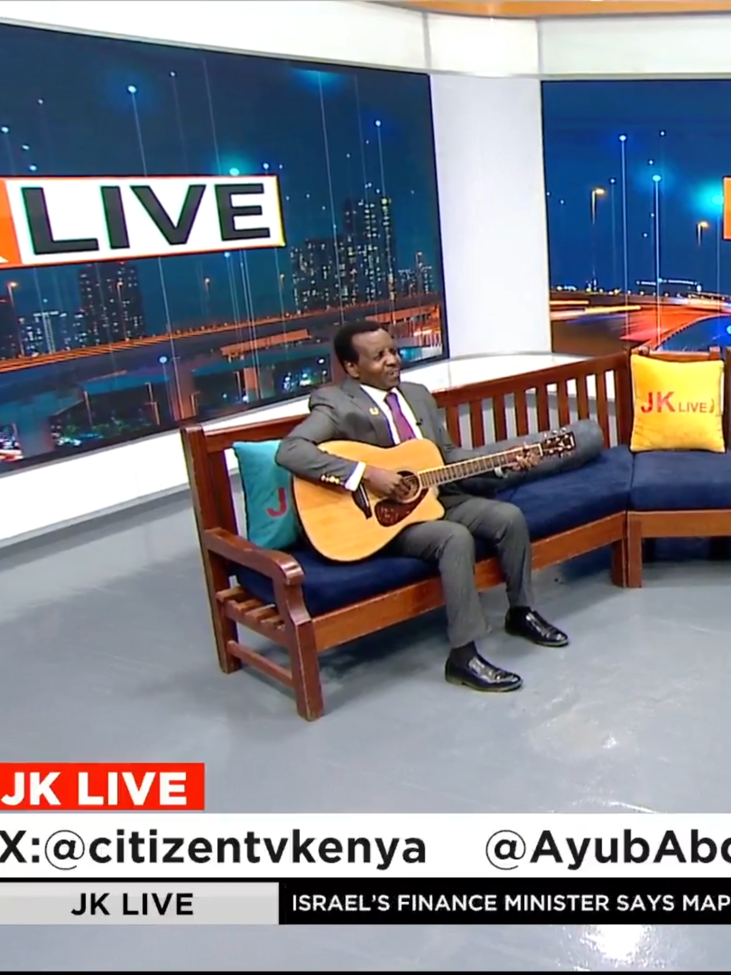 Reuben Kigame: I am still vying and I am still singing. I want to be your next singing president. I am singing my way into State House by reminding people: Niko tayari kulipa gharama, sitasimama maovu yakitawala…#JKLive