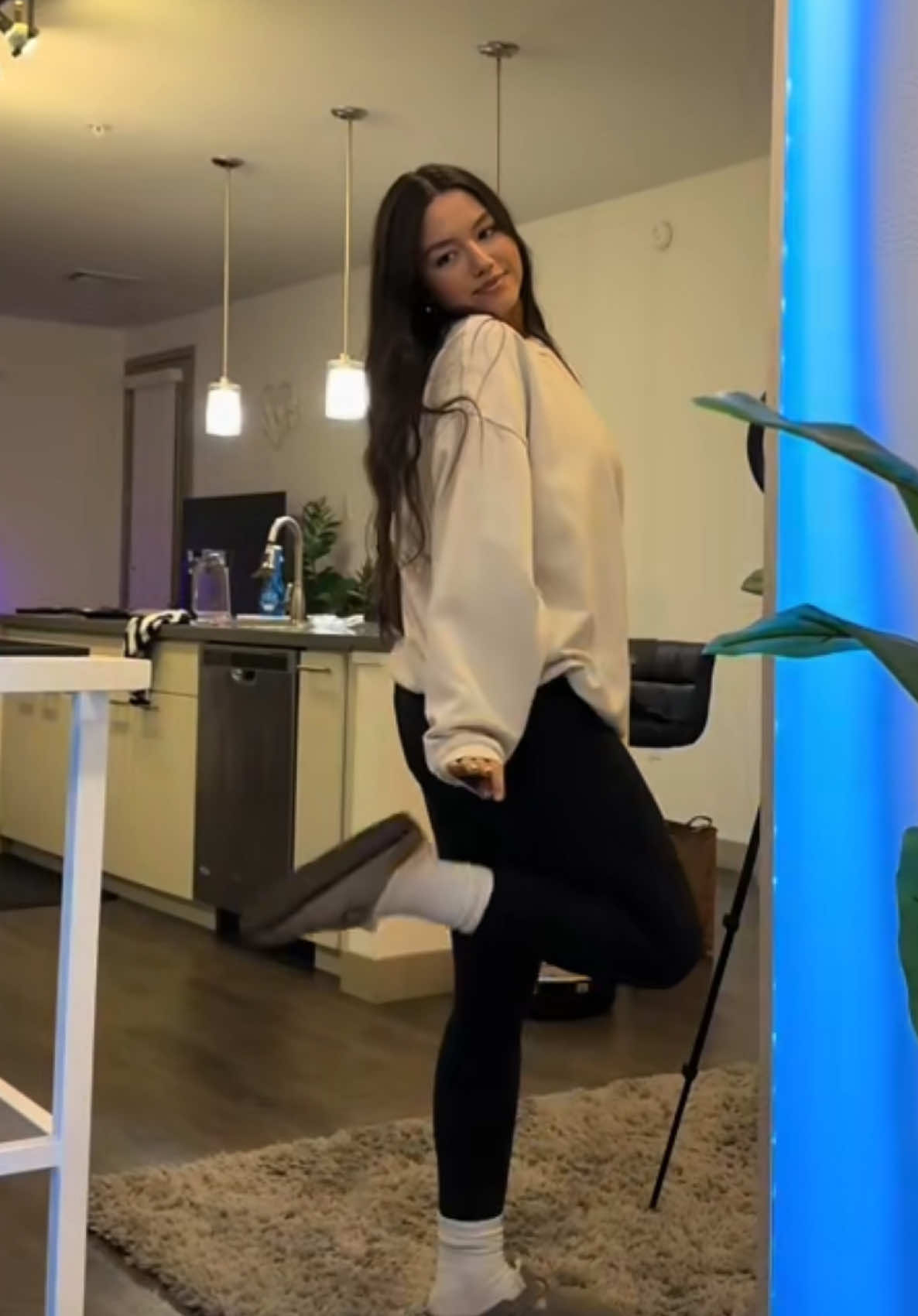 My go to comfy ootd🤍 miss this apartment 😩 #OOTD #outfit #outfitideas #fallfashion #fallaesthetic #fallootd #outfitinspo #fyp 