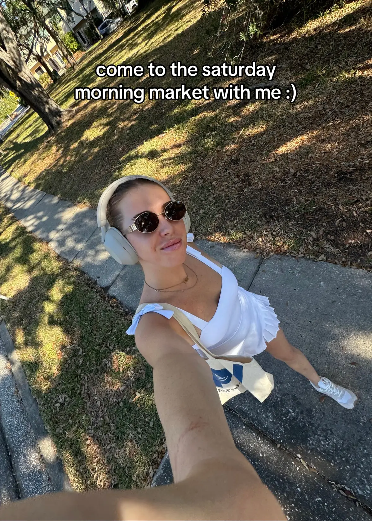 no bc why do i get the same serotonin at the farmers market as i do at the book store… #holidayseason #saturdaymorningmarket 