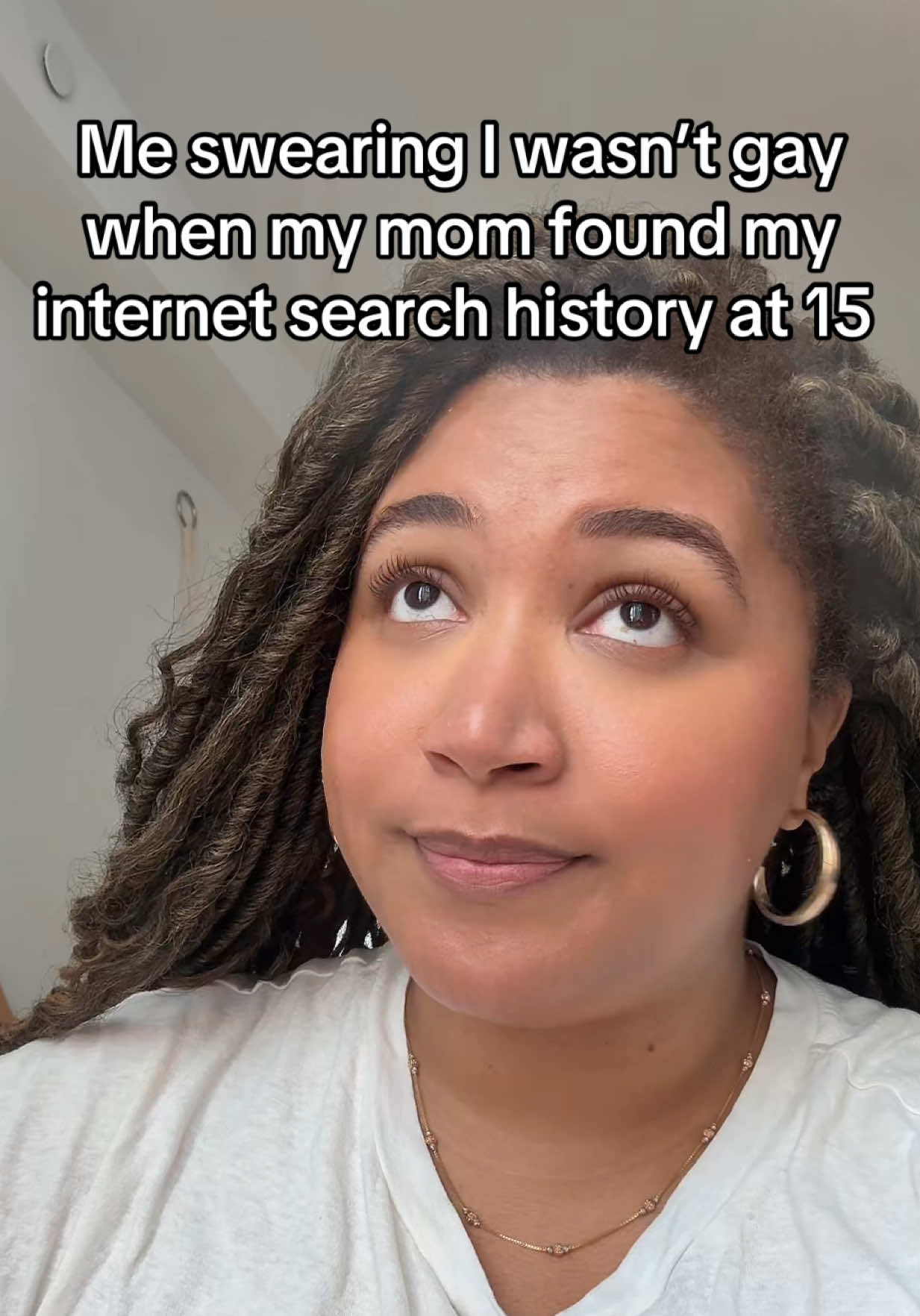 I swear I was just looking up “girls kissing” for… Biblical research… 👀 🏳️‍🌈#wlw #latebloominglesbian #exvangelical #nepobaby 