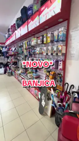 Ako imaš prijatelja koji nije kupio pribor mislim da je ovo pravi znak da mu pošalješ, vidimo se Paunova 80!🤗🤗 . . . . #knjizara #bookstore #skola #prviseptembar #pribor 
