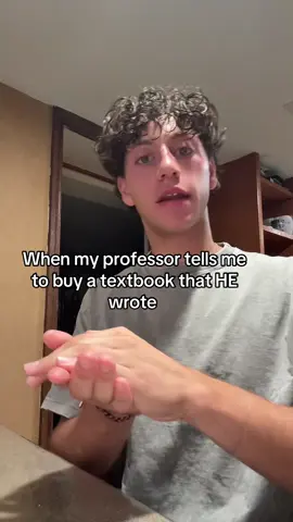 Tf I look like a fan?? #fyp #foryou #college #school 
