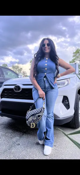 Cuál es tu oufit favorito? Wish one is favorite? You find in my LTK link in my bio 🌸🌸#LIVEIncentiveProgram #LIVEStory #PaidPartnership 