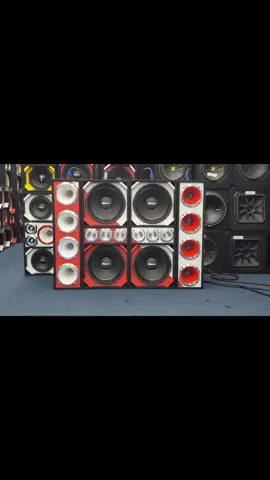 $1800.00 900w 12in comandos mids 500w comando tweeters  950w comando drivers  #COMANDO 