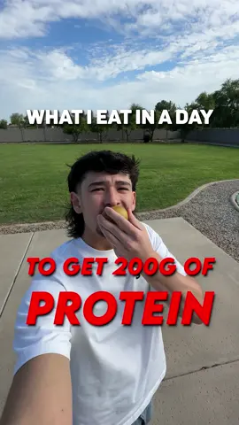 A full day of eating to get 200g of protein! Definitely could’ve used more fruit, but I was out 😔