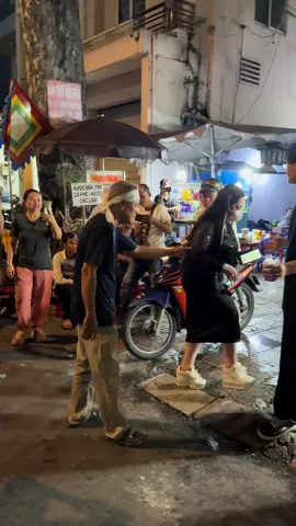 Đêm cuối đồng nghiệp đến đưa tiễn tại lễ tang DV Ngọc Trinh “Mùi Ngò Gai”
