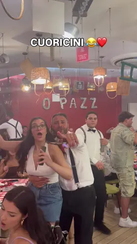 Succedono troppe cose in questo video 😂😂😂❤️❤️ #opazzposillipo #perte #neiperte #ristorantenapoli #viralditiktok 