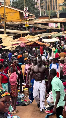 Shirtless men leave both men and women drooling in the streets 😳🔥#motivation #fyp #africa #confidence #blackmen 
