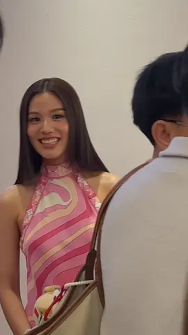 มีเด็กตาแป๋วดีใจ พี่หมวยมาหา 🧡💜 BONNIE X DOLCE ITALIA 2025 #CentralDolceItaliaxBonnie #beonnnie   #emibonnie #emiamily @bonny @emi 