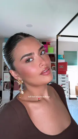 full face of new makeup💄 @Huda Beauty easy blur primer ‘bronze tint’  @The Isle of Paradise sunny serum ‘champagne’ @m.ph by Mary Phillips underpainting face highlight & contour palette ‘light’ @rhode skin glazing mist  @makeupbymario surreal skin natural finish foundation ‘9W’ @Diorbeauty rosy glow blush stick ‘001 pink’ @Patrick Ta Beauty major glow creme & powder highlighter duo ‘my love’ @caliray beauty magic hour loose setting powder ‘dawn’ @ILIA Beauty soft focus blurring powder blush ‘closer’ @Morphe Cosmetics signature lip liner ‘dearest’ @EADEM le chouchou lip balm ‘croissant au beurre’ #newmakeup #trending #grwm #makeup #makeuptutorial 