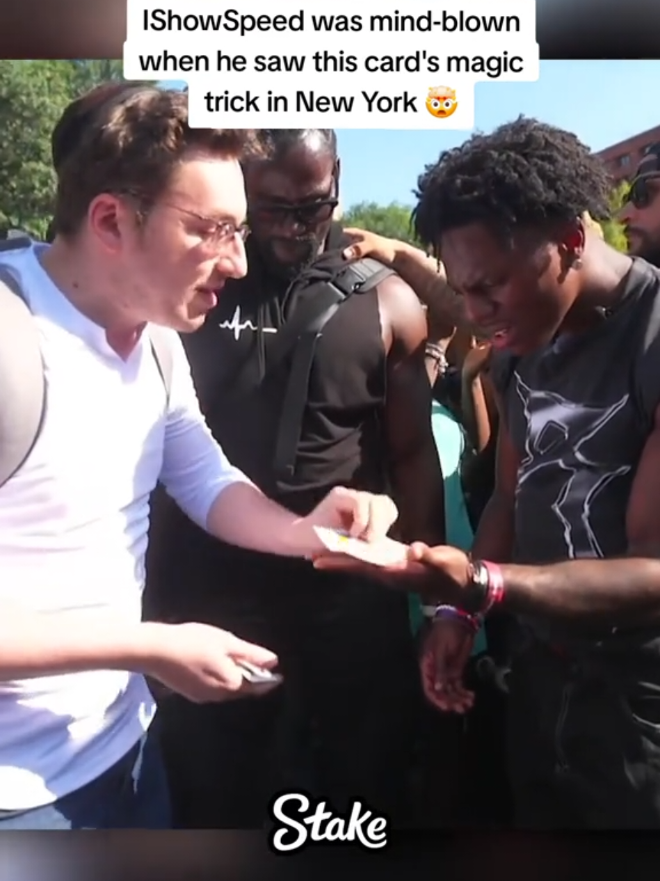 IShowSpeed was mind-blown when he saw this card's magic trick in New York 🤯 #ishowspeed #fyp 