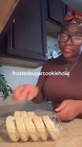 I love frosted sugar cookays🤗 #foryou #frostedsugarcookies #imgoinginsane😃 #piercings #reachtherightaudience 