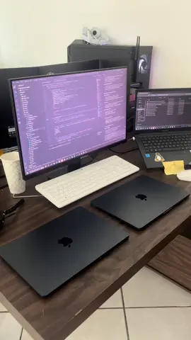 Ahora hay 2 en el hemisferio occidental 😛 #apple #macbook #m4 #fyp 