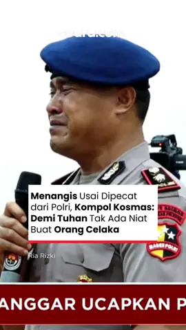 Kompol Kosmas K. Gae dijatuhi sanksi pemberhentian tidak dengan hormat (PTDH) atau pemecatan atas keterlibatannya dalam kasus kendaraan taktis (rantis) melindas pengemudi ojek online Affan Kurniawan hingga tewas pada Kamis (28/8/2025). Dalam video sidang Komisi Kode Etik Polri yang disiarkan di channel Youtube resmi Polri, Kosmas tampak menangis saat putusan pemecatan dibacakan Rabu (3/9/2025). Kepala Biro Penerangan Masyarakat (Karopenmas) Divhumas Polri Brigjen Pol. Trunoyudo Wisnu Andiko di Gedung TNCC Mabes Polri, Jakarta, mengatakan Kosmas diberhentikan dengan tidak hormat. “Pemberhentian tidak dengan hormat sebagai anggota Polri,” kata Trunoyudo. Dijelaskan Trunoyudo, Kosmas selaku Danyon A Resimen IV Pasukan Pelopor Korbrimob Polri telah bertindak tidak profesional dalam menangani aksi unjuk rasa pada 28 Agustus 2025 sehingga mengakibatkan adanya korban jiwa atas nama Affan Kurniawan. Sanksi lainnya yang diberikan adalah sanksi etika, yakni perilaku Kosmas dinyatakan sebagai perbuatan tercela. Setelah dipecat, Kosmas mendapatkan kesempatan untuk berbicara. Ia tampak tak kuasa menahan tangis. #kompolkosmas #kosmas #polisi #brimob #affankurniawan 