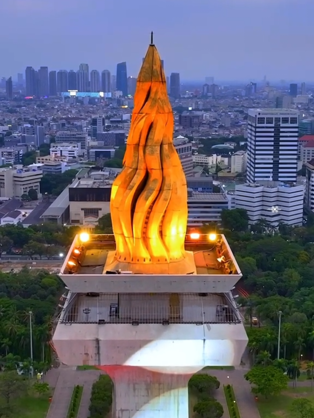 hukuman menghina presiden: 