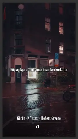 📖 Gücün 48 Yasası – Robert Greene “Güç, açıkça arandığında insanları korkutur ama ustaca kullanıldığında saygı kazandırır. Güç dengesi, her ilişkide görünmez bir biçimde vardır. İnsanın en büyük zaafı, güç karşısında sabırsız davranmasıdır. Sabırlı olan, zamanı geldiğinde her şeyi kontrol eder. Başkalarının sana ne düşündüğünü değil, ne hissettirdiğini anlamak gücün anahtarıdır. Gerçek güç, görünmeden etkilemeyi bilmektir.” Robert Greene’in satırları, gücün doğrudan sahip olunacak bir şey değil, ince bir denge sanatı olduğunu gösteriyor. Güç, kaba kuvvetle değil; sabır, strateji ve görünmez etkilerle kalıcı hale gelir. Gerçek hâkimiyet, başkalarının düşüncelerini yönlendirmekten çok, duygularını şekillendirebilmektir. En etkili güç, gösterilmeyen ama varlığı hissedilen güçtür; çünkü o, sessizliğiyle bile hükmeder. — 🎙️ Seslendirme: Mazlum Kiper  📲 Daha fazla edebi alıntı ve sesli kitap bölümü için @bookiosturkiye’yi takip et. 📲 BOOKIOS – Yeni Nesil Kitap Uygulaması Çok Yakında! ⚖️ Tüm hakları Bookios’a aittir. İzinsiz kullanılamaz. #bookiosturkiye #robertgreene #gücün48yasası #alıntı #kişiselgelişim 