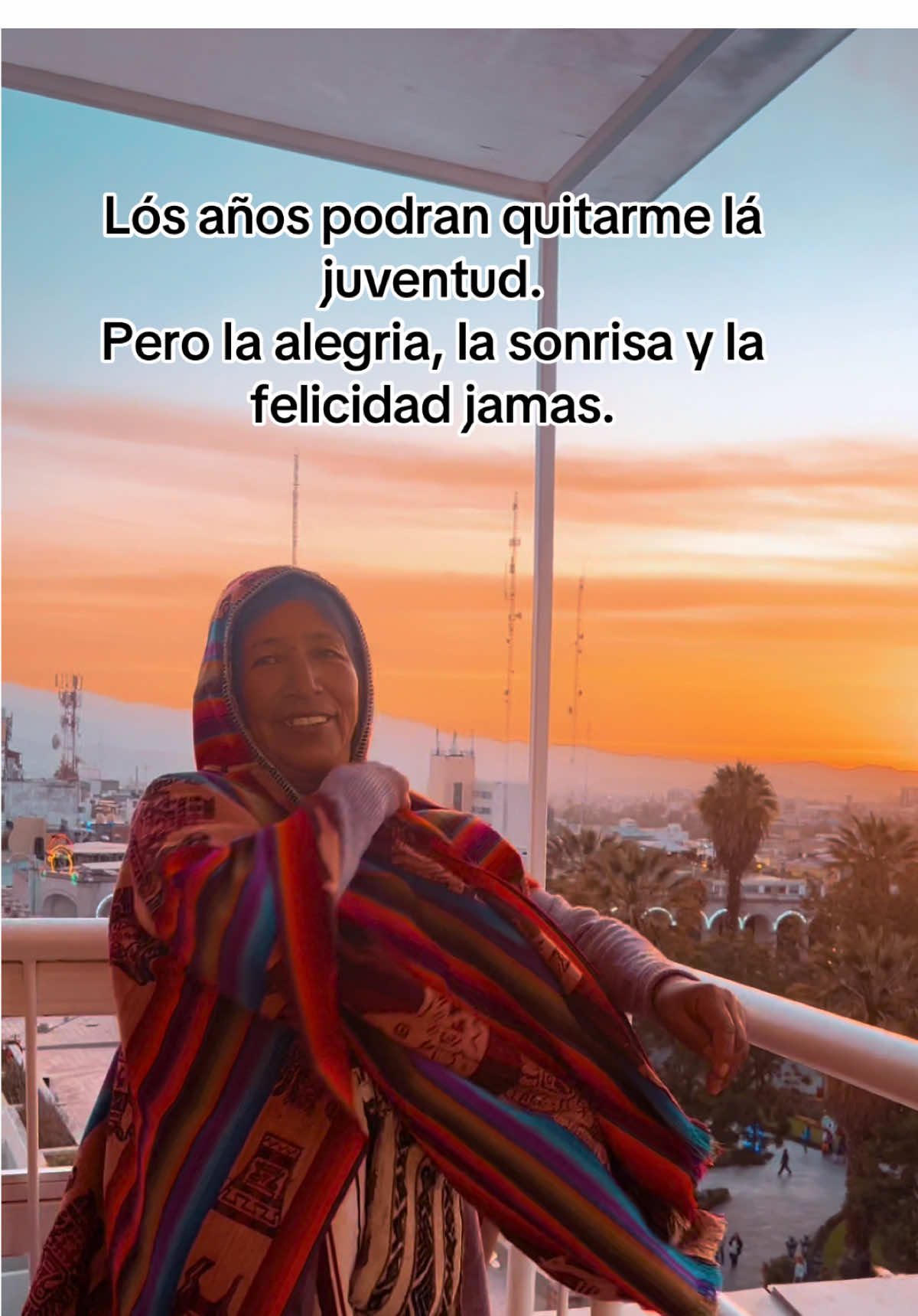 Vivir lá vida, siempre alegre y feliz 🙂  #arequipa #sunset #campo #quechua 
